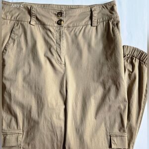 New York & Company Tan Women Cargo Pants A Loose Ankle Bottom. Very Comfortable!